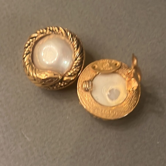 Chanel Earrings (authentic) - Picture 8 of 11